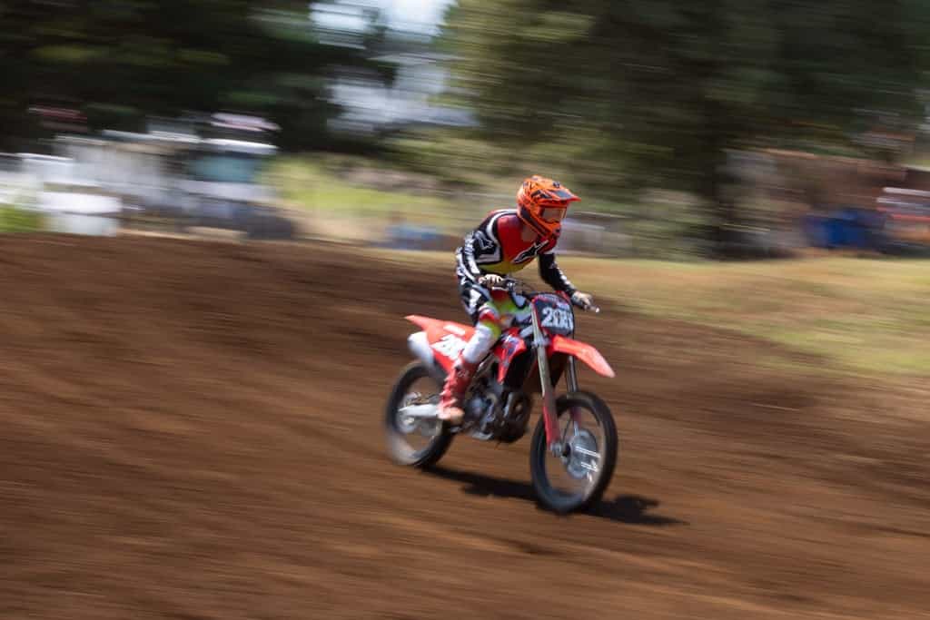 motocross-rider-speed-blur